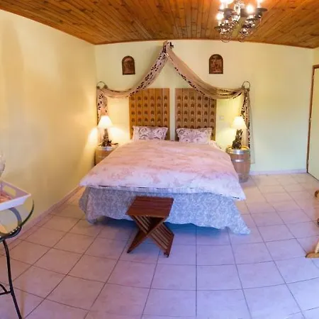 Domaine Bacchus Bed & Breakfast *